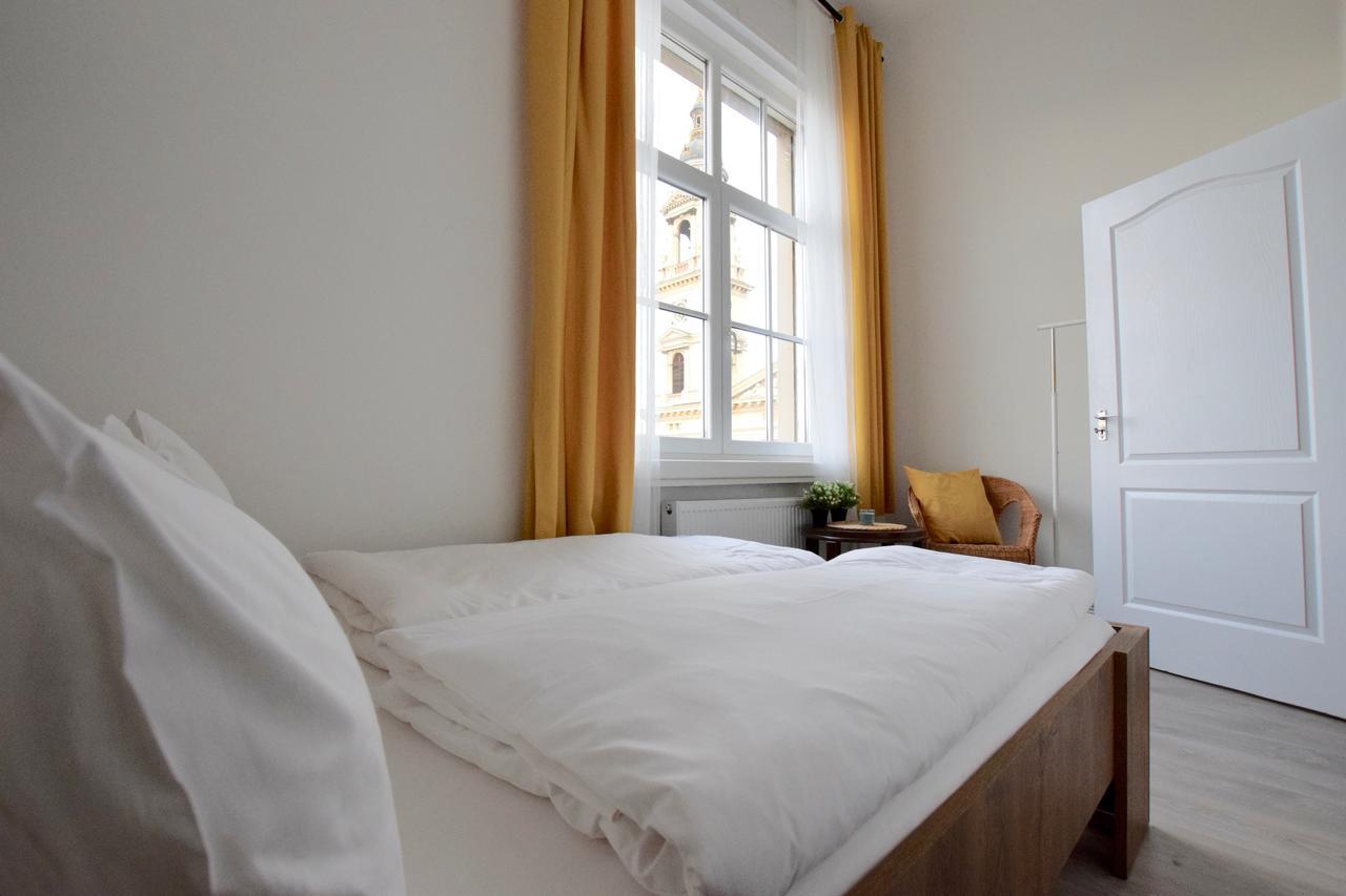 Standard Apartment By Hi5 - Bazilika Suite ブダペスト エクステリア 写真