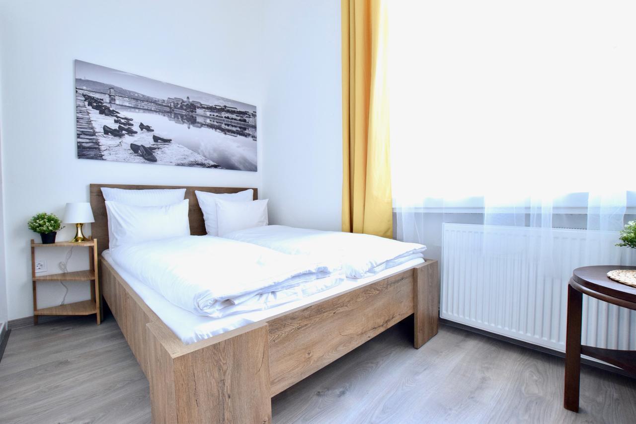 Standard Apartment By Hi5 - Bazilika Suite ブダペスト エクステリア 写真